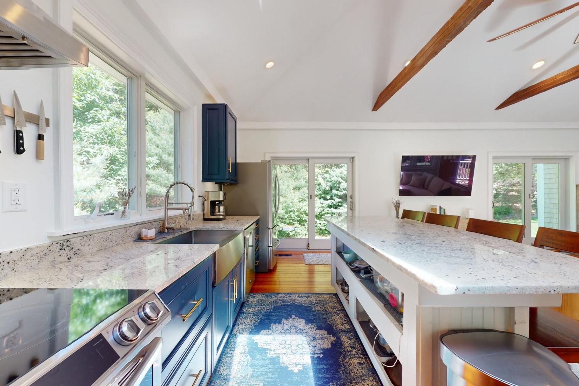 Golden Hour Villa Sandwich Exterior photo